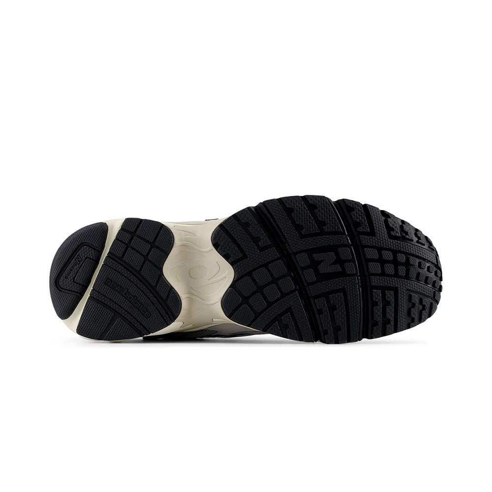 725 New Balance Shoes image number 4