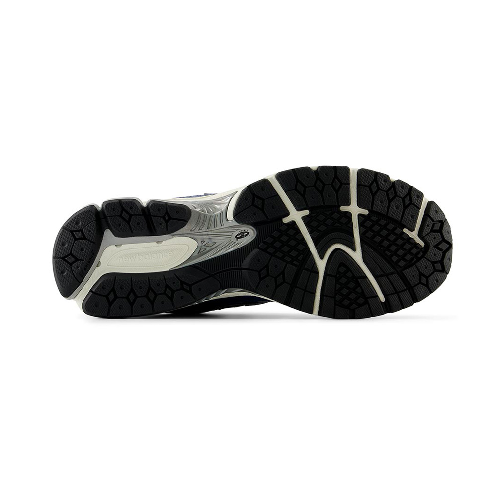 2002 New Balance Shoes image number 4